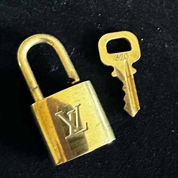 Louis Vuitton Lock and Key #320 - Picture 6 of 9